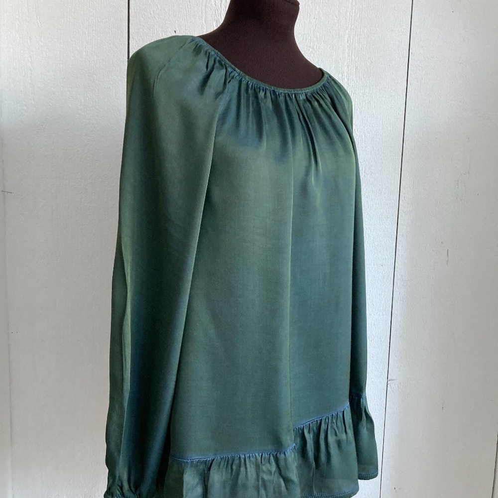 Tempo Paris Green Flowy Tunic Blouse w/ Ruffle Trim Size Small